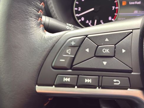 Used 2025 Nissan Sentra SR w/ SR Premium Package image 14