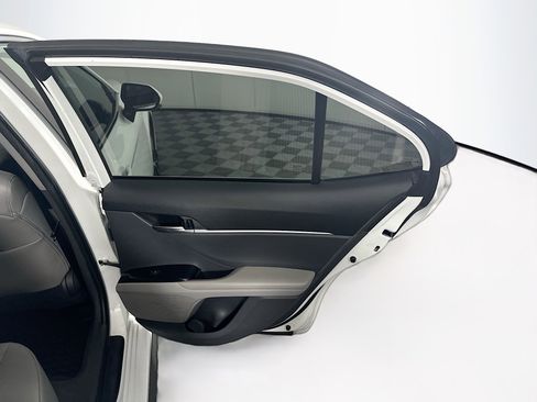 Used 2020 Toyota Camry SE w/ Convenience Package FWD image 28