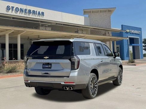 New 2026 Chevrolet Suburban High Country AWD/4WD image 5