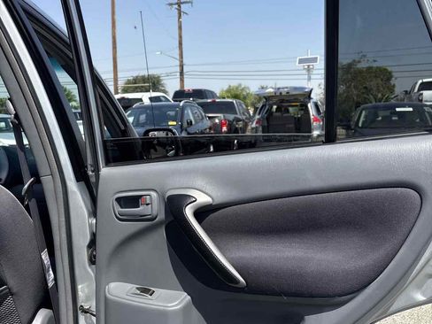 Used 2001 Toyota RAV4 2WD image 11