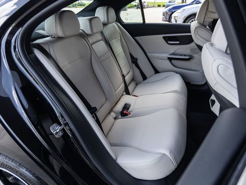 Used 2025 Mercedes-Benz C 300 Sedan image 37