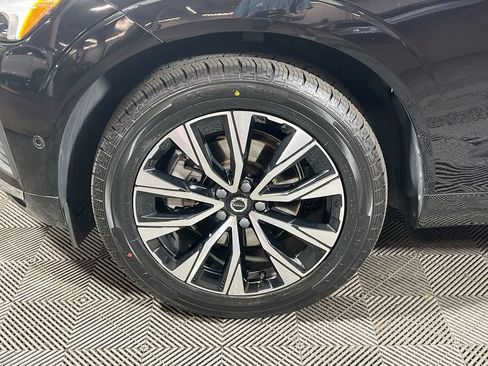 Used 2023 Volvo XC60 B5 Plus AWD/4WD image 28