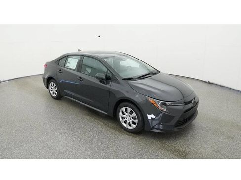 Used 2025 Toyota Corolla LE FWD image 17