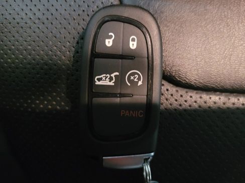 Used 2022 Jeep Cherokee Limited w/ Mopar Interior Package image 32