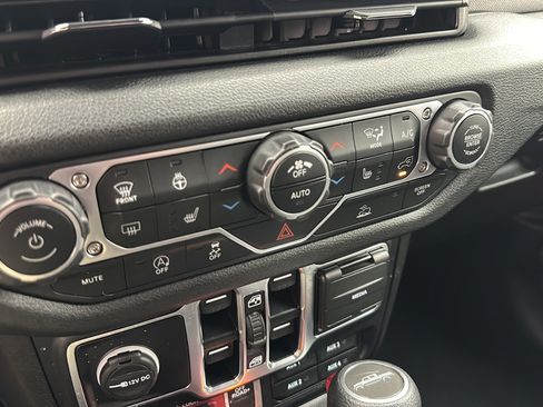 Used 2024 Jeep Gladiator Sport AWD/4WD image 18
