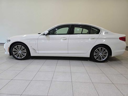 Used 2019 BMW 530e xDrive w/ Convenience Package AWD/4WD image 3