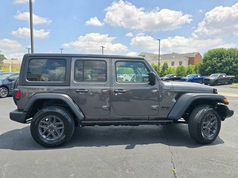 Used 2024 Jeep Wrangler Unlimited Sport AWD/4WD image 9