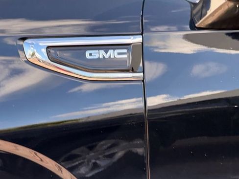 Certified 2023 GMC Yukon XL SLT w/ SLT Premium Package AWD/4WD image 13