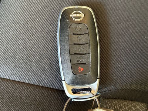 Used 2025 Nissan Pathfinder SV FWD image 27
