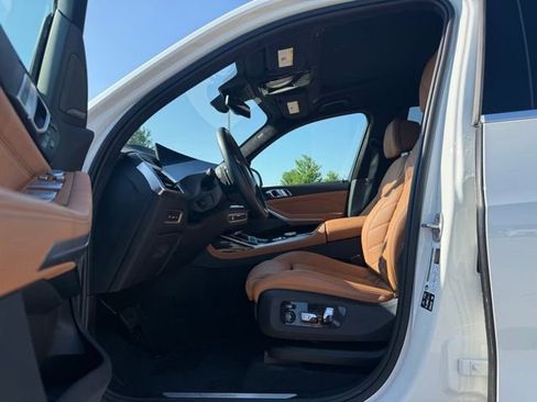 Used 2024 BMW X7 xDrive40i AWD/4WD image 11