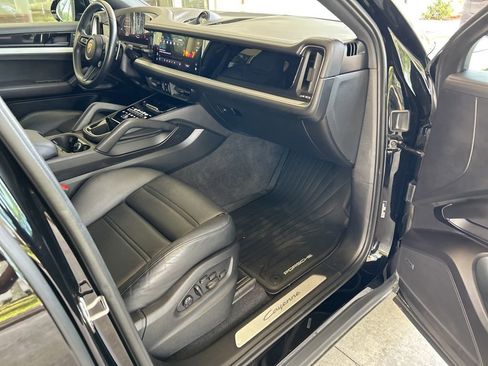 Used 2024 Porsche Cayenne Coupe w/ Premium Package Plus AWD/4WD image 15