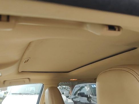 Used 2016 Toyota Highlander XLE w/ Four Season Floor Mat Package AWD/4WD image 9