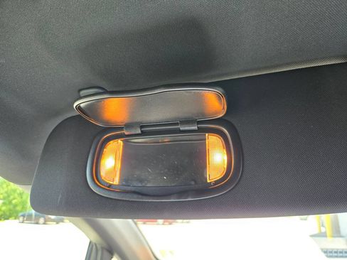 Used 2025 Chrysler Pacifica Select FWD image 21