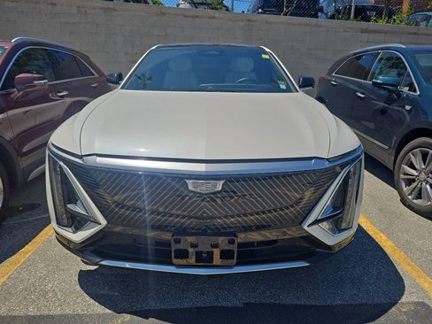 Used 2024 Cadillac Lyriq Luxury AWD/4WD image 3