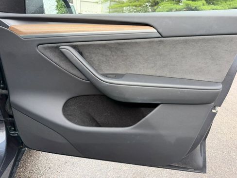 Used 2023 Tesla Model Y Long Range AWD/4WD image 30