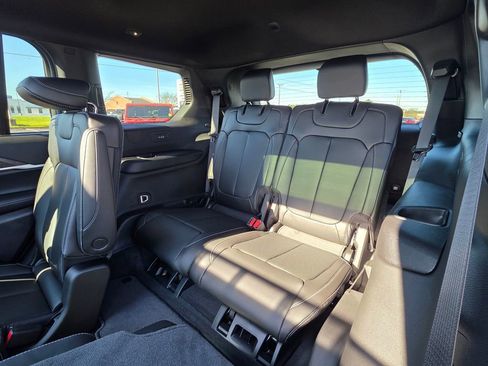 New 2025 Jeep Grand Cherokee L Limited w/ Luxury Tech Group II image 34