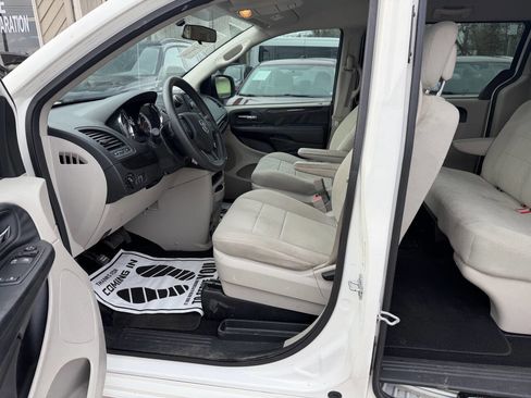 Used 2013 Dodge Grand Caravan American Value Package image 27