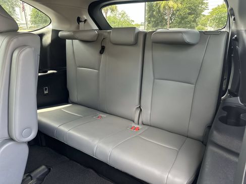 Used 2024 Toyota Highlander XLE AWD/4WD image 32