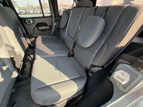 Used 2024 Jeep Wrangler Unlimited image 23