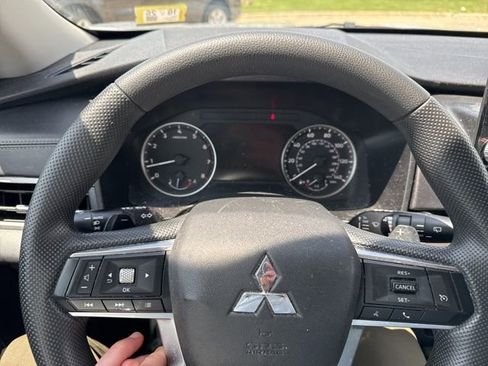 Used 2024 Mitsubishi Outlander ES FWD image 6