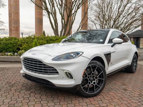 Used 2021 Aston Martin DBX image 41