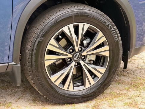 Used 2023 Nissan Rogue SV FWD image 10