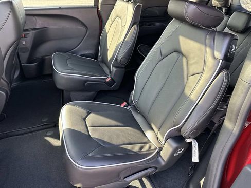 New 2026 Chrysler Pacifica Limited w/ S Appearance Package image 9