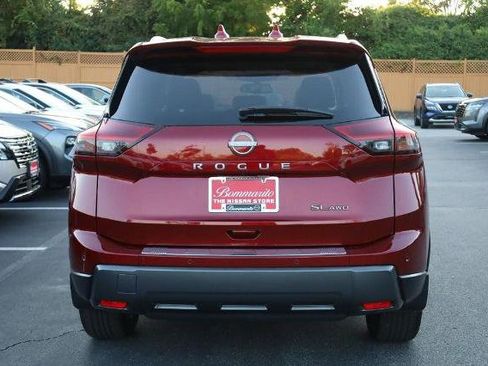 Certified 2025 Nissan Rogue SL w/ Tech Package AWD/4WD image 6