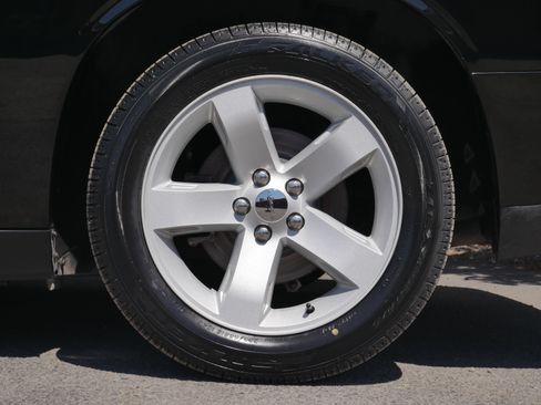 Used 2013 Dodge Challenger SXT RWD image 13