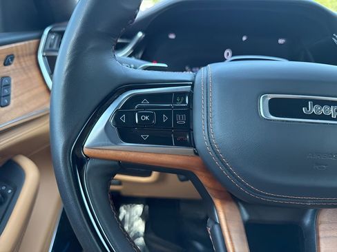 Used 2025 Jeep Grand Cherokee L Summit image 18