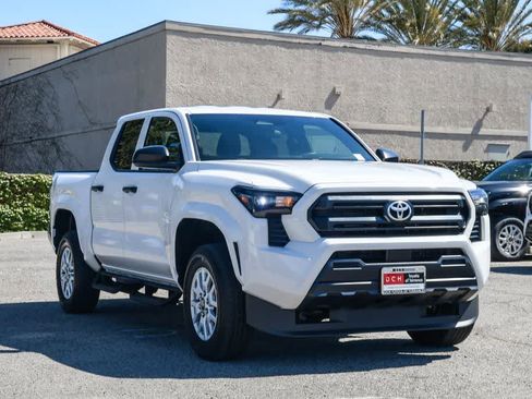 Used 2024 Toyota Tacoma SR image 3