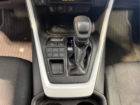 Used 2019 Toyota RAV4 XLE image 16