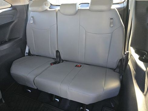 Used 2025 Toyota Sienna XLE image 12