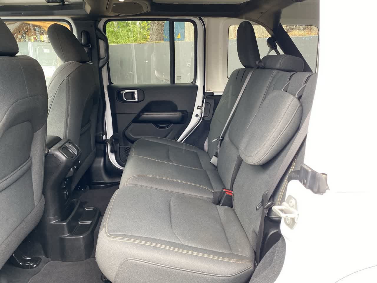 Used 2024 Jeep Wrangler Unlimited Sahara AWD/4WD image 16