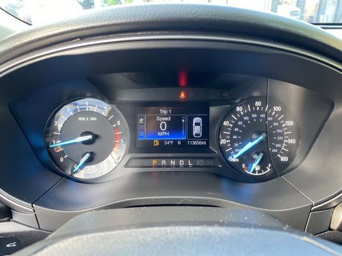 Used 2017 Ford Fusion SE FWD image 29