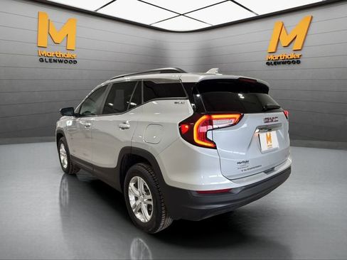 Used 2022 GMC Terrain SLE w/ Driver Convenience Package image 6