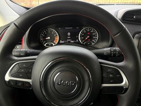 Used 2023 Jeep Renegade Trailhawk AWD/4WD image 21
