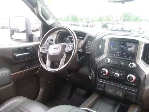 Used 2022 GMC Sierra 3500 Denali w/ Denali Ultimate Package AWD/4WD image 27