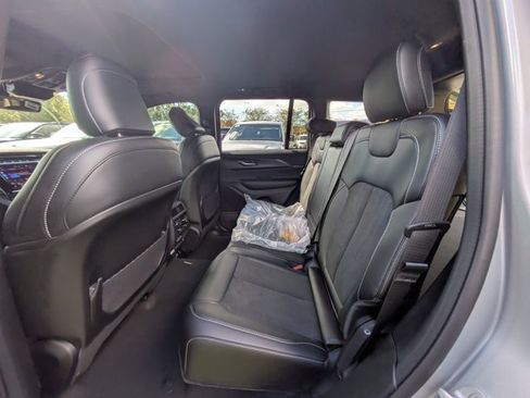 New 2025 Jeep Grand Cherokee Altitude image 11