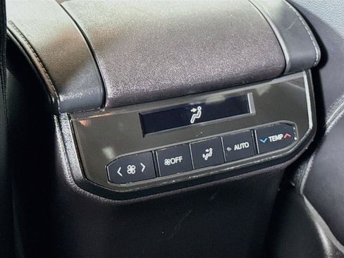 Used 2023 Toyota Highlander XLE FWD image 49