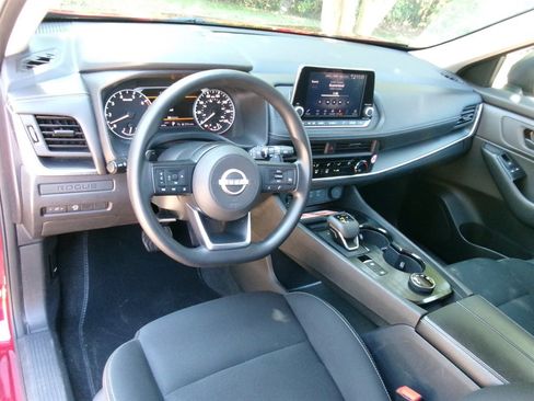 Used 2024 Nissan Rogue S AWD/4WD image 14