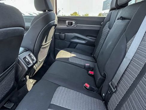 Used 2025 Kia Sorento LX FWD image 19