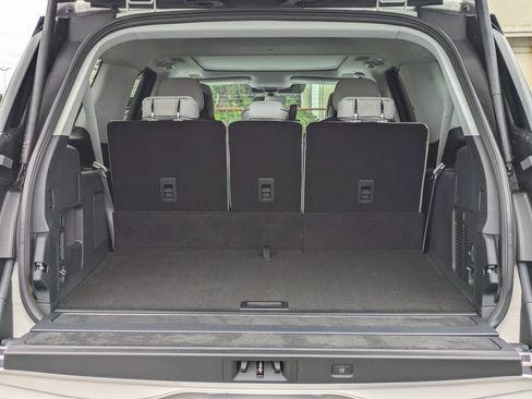 New 2026 Lincoln Navigator L Black Label AWD/4WD image 13