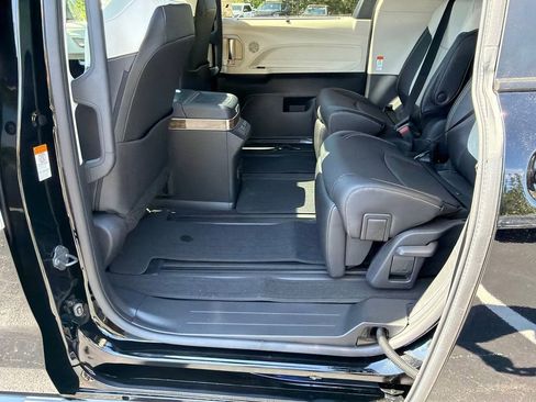 New 2026 Toyota Sienna Platinum AWD/4WD image 20