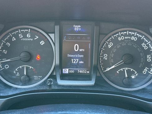 Used 2019 Toyota Tacoma TRD Off-Road w/ Technology Package AWD/4WD image 36