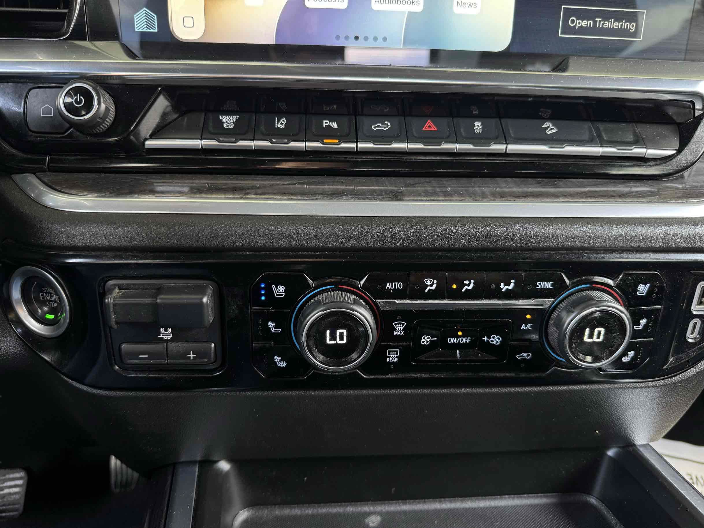 Used 2025 Chevrolet Silverado 2500 LTZ w/ LTZ Convenience Package AWD/4WD image 15
