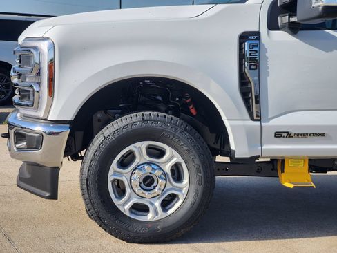 New 2026 Ford F250 XLT w/ XLT Premium Package AWD/4WD image 9