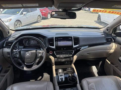 Used 2017 Honda Pilot Touring image 12