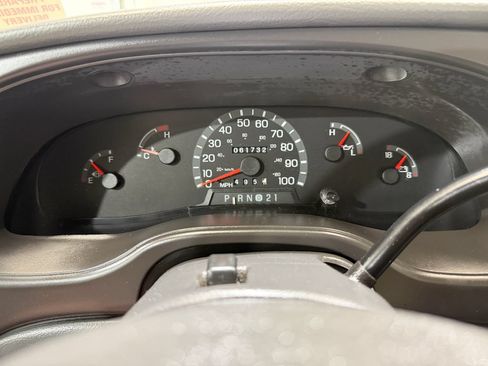 Used 2003 Ford E-150 and Econoline 150 RWD image 17