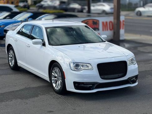 Used 2016 Chrysler 300 Limited image 3